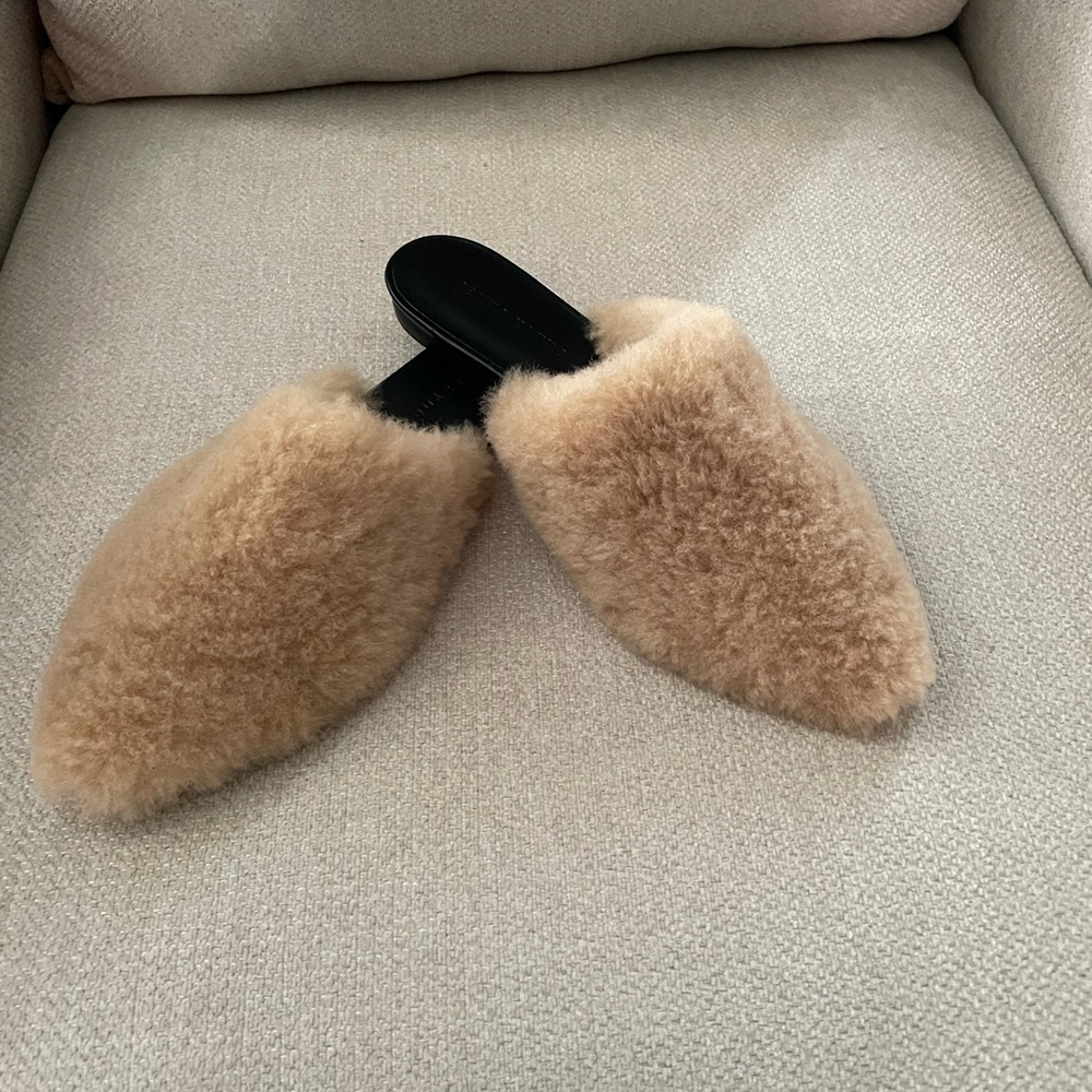 Jenni Kayne Shearling mule size (7) 37 NWOT
